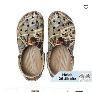 Brand new ( NWT) Camouflage patterned khaki crocs - CLASSIC REALTREE® V2